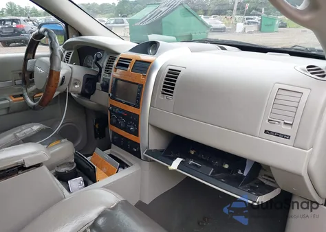 2008 Chrysler Aspen Limited z USA, uszkodzony, nr VIN 1A8HW58228F144526